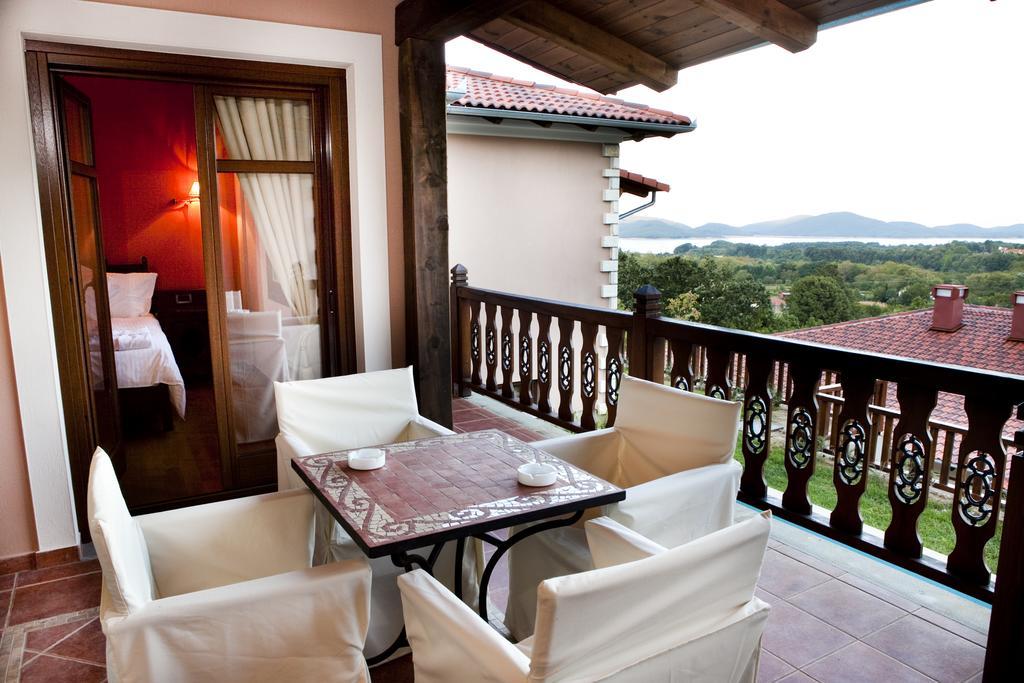 Kazarma Hotel Kalyvia Fylaktis ภายนอก รูปภาพ